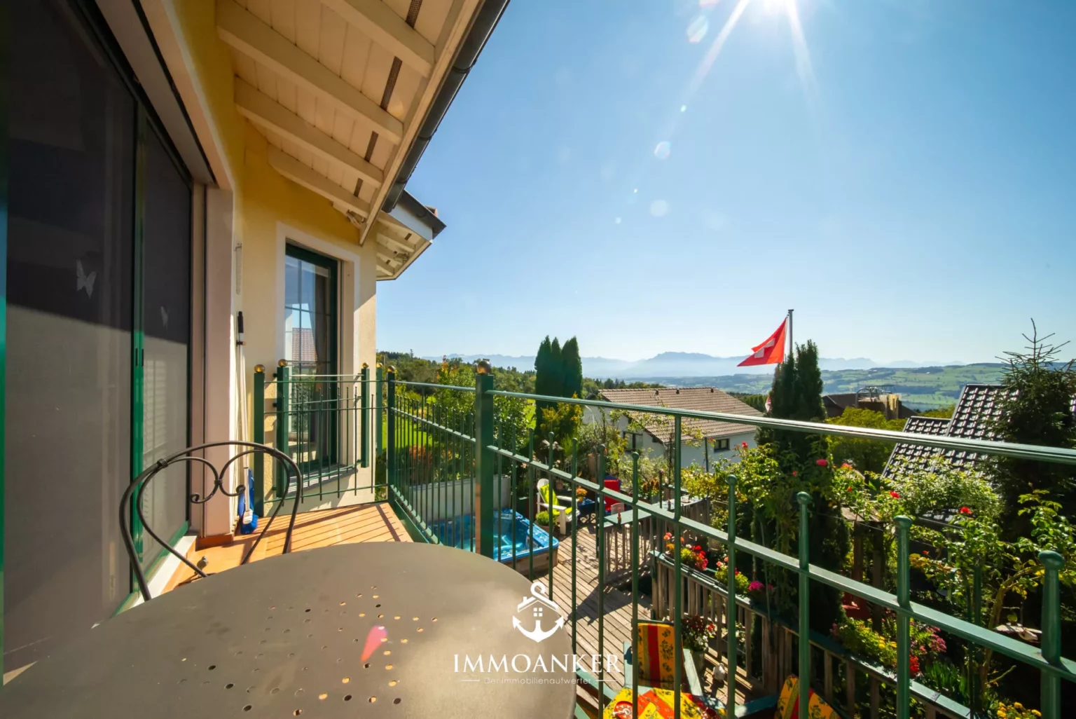 Balkon mit Bergblick