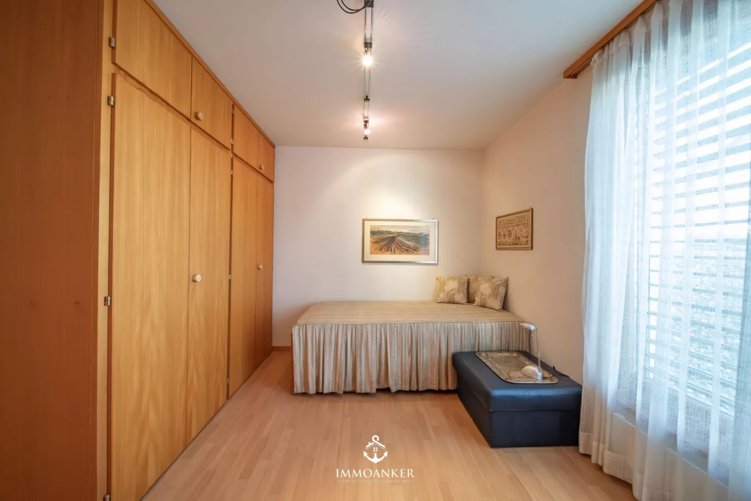 Schlafzimmer mit Einbauschränken