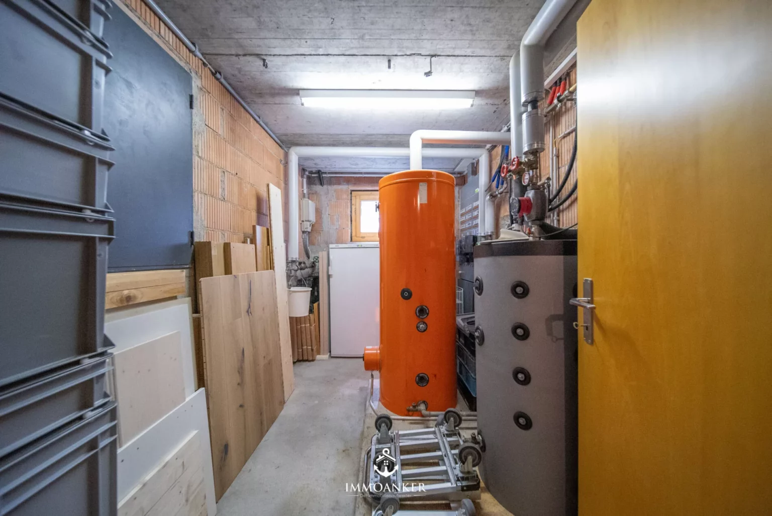 Technikraum mit Heizungsanlage