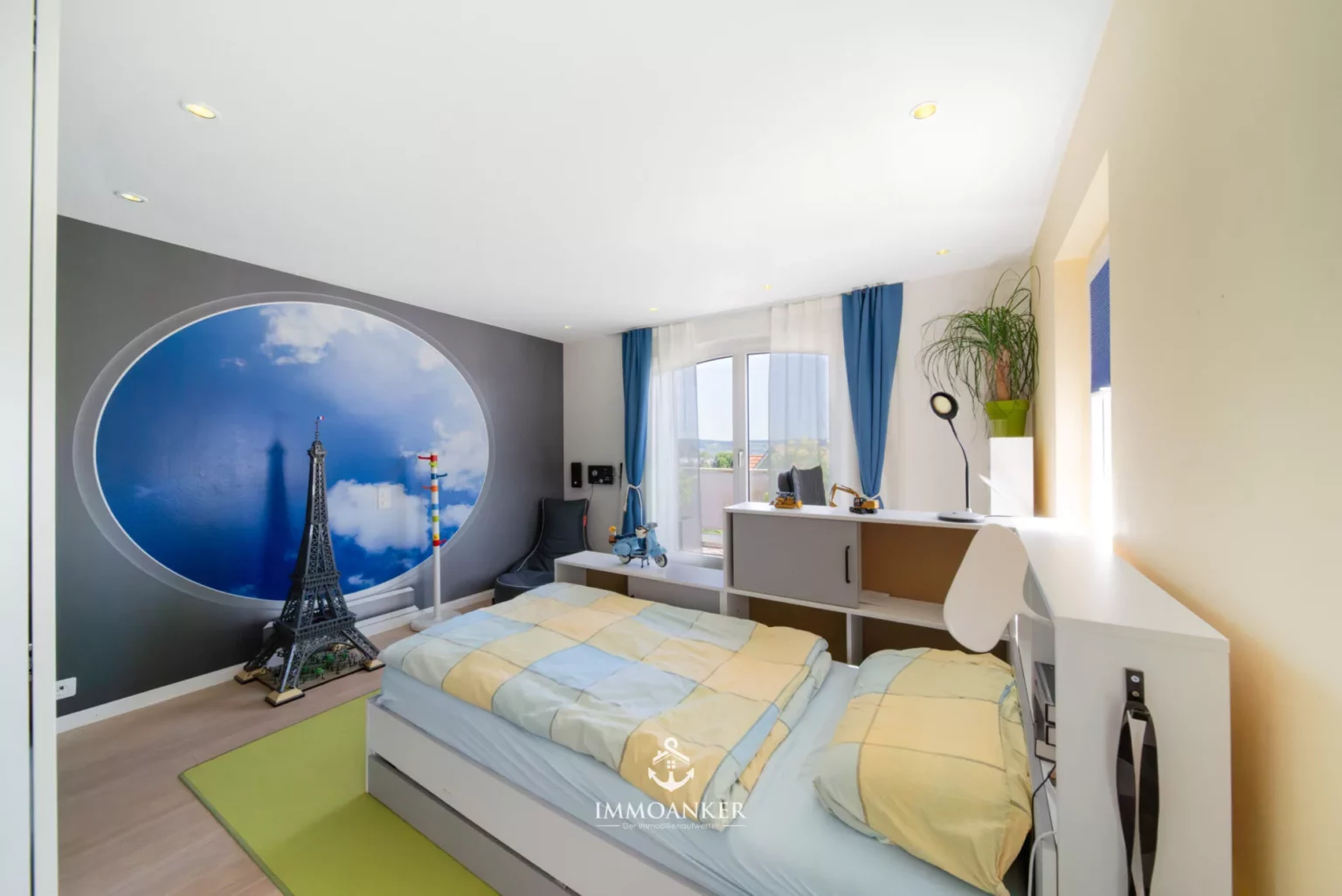 Kinderzimmer mit Pariser Motiv