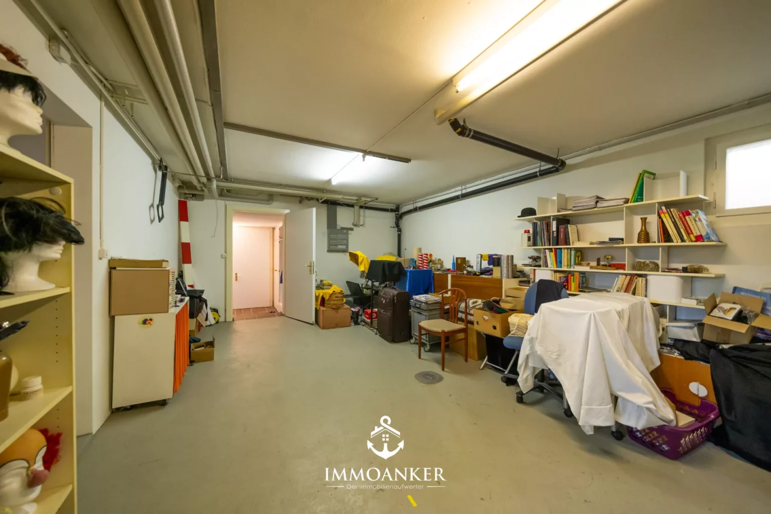 Keller-/Garagenraum mit Abstell- und Arbeitsbereich