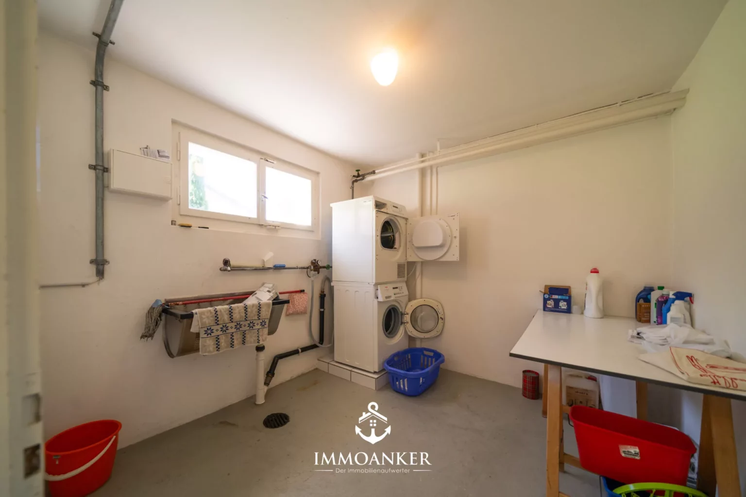 Hauswirtschaftsraum mit Waschgeräten