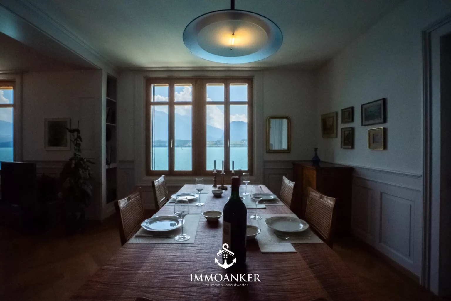 Esszimmer mit Seeblick