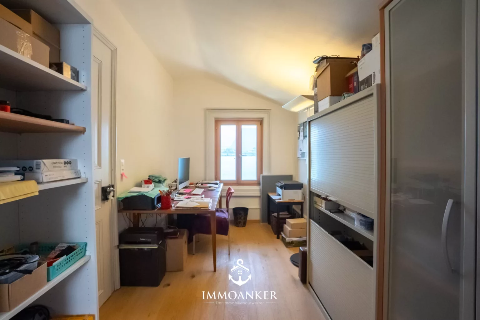 Arbeitszimmer mit Stauraum