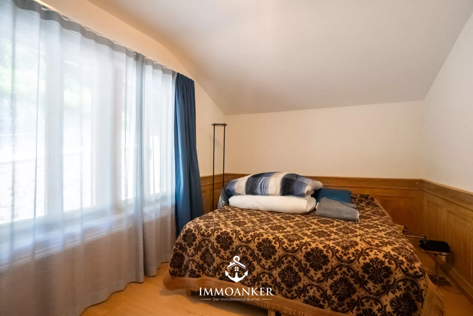Gemütliches Schlafzimmer mit Dachschräge