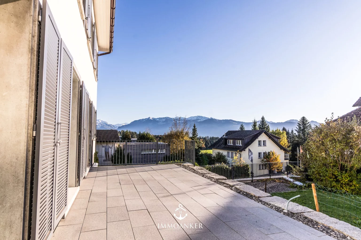 Terrasse mit Alpenblick