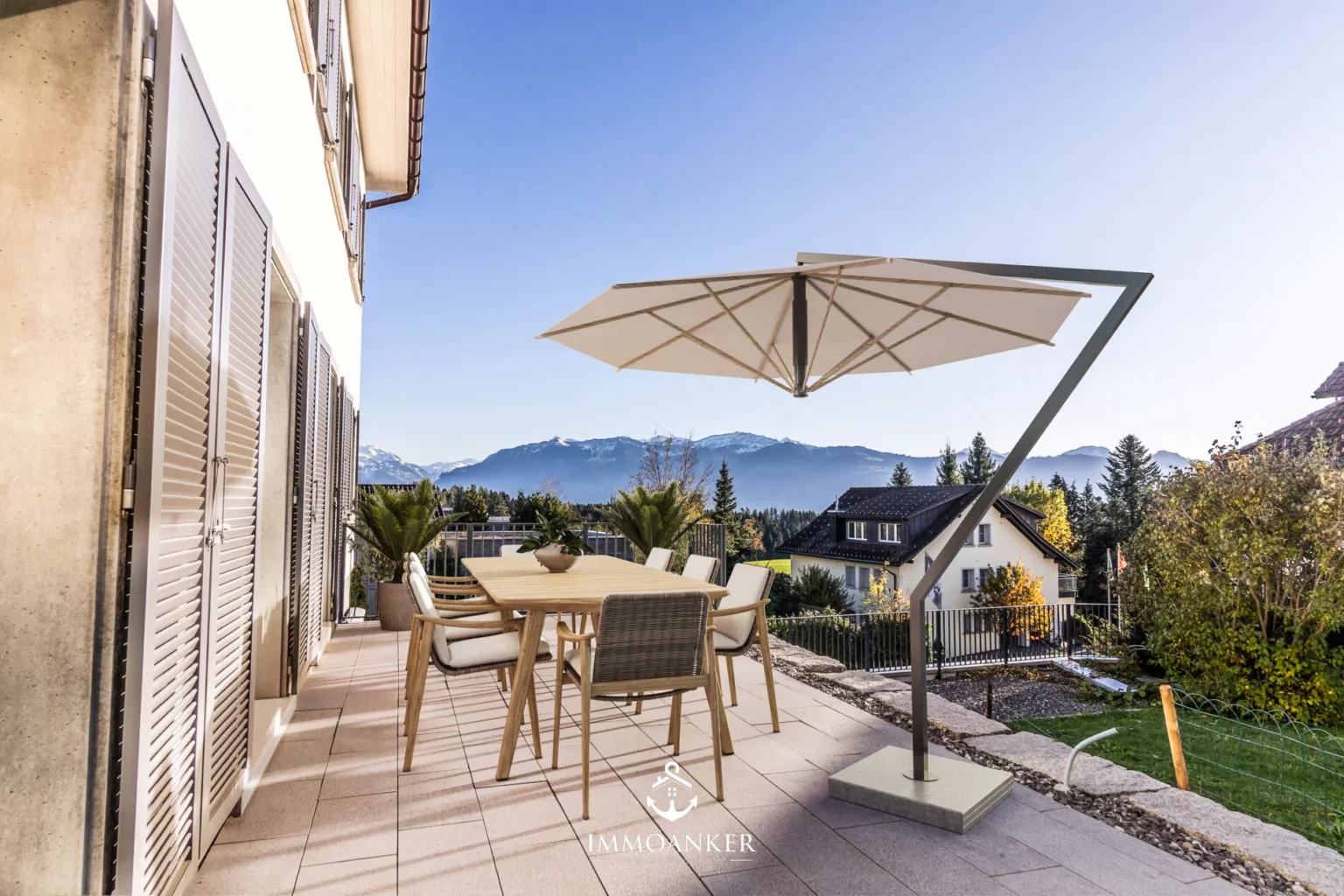 Terrasse mit Bergblick