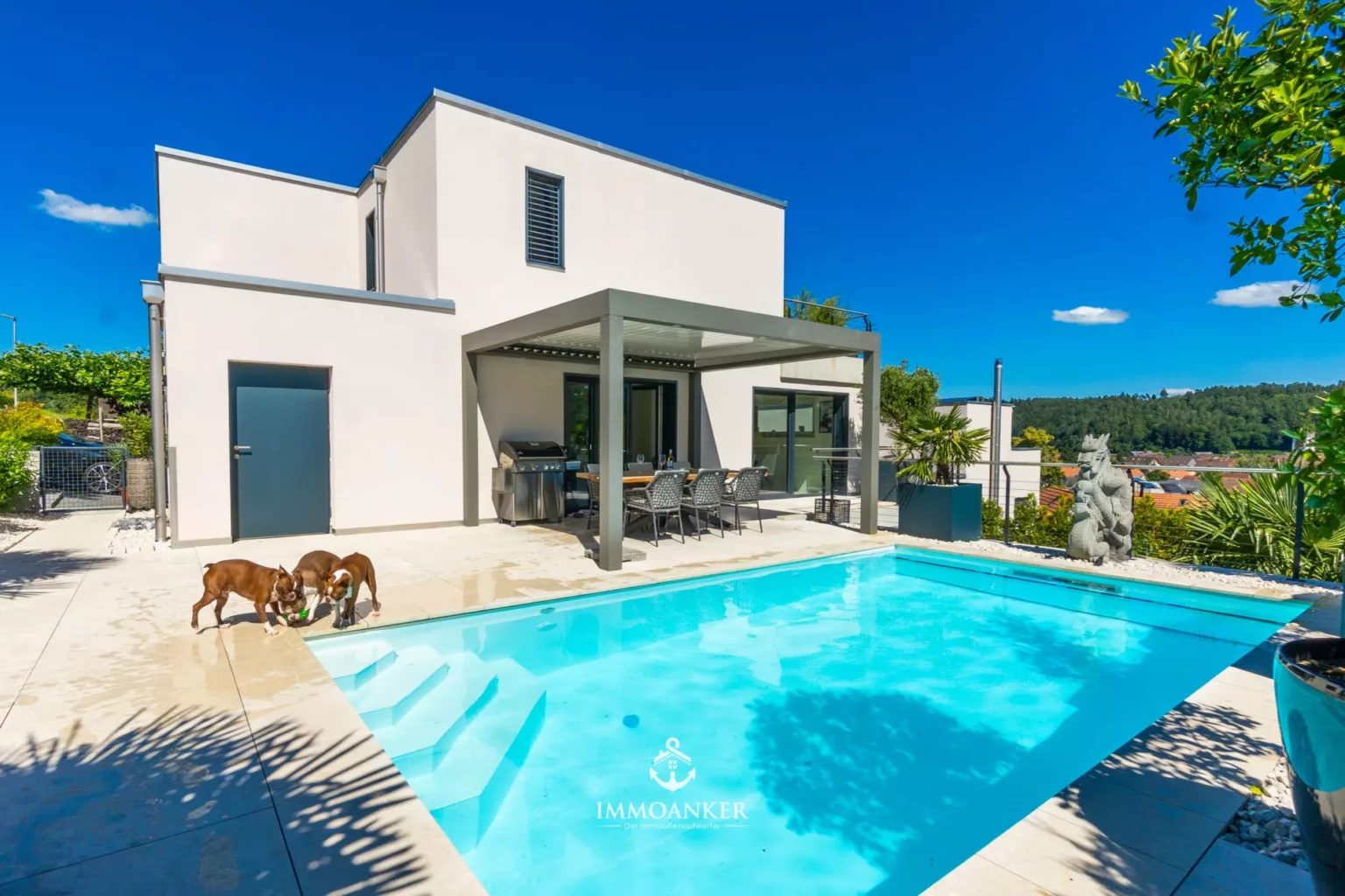 Moderne Villa mit Poolterrasse