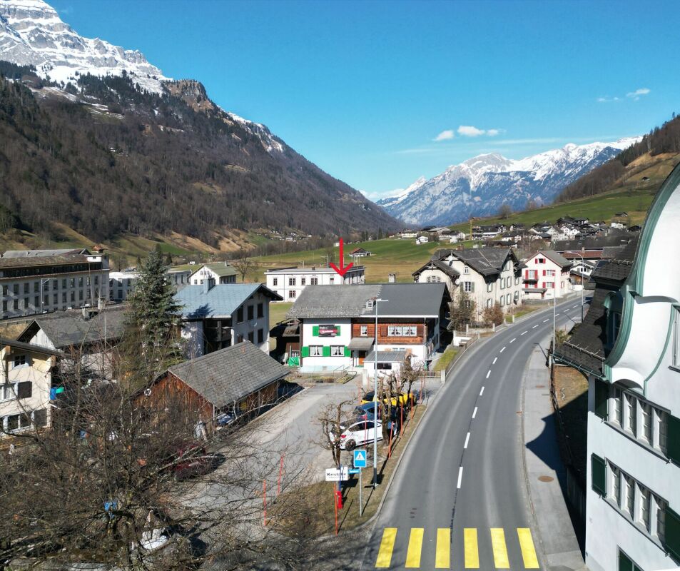 Bergdorf mit Talblick