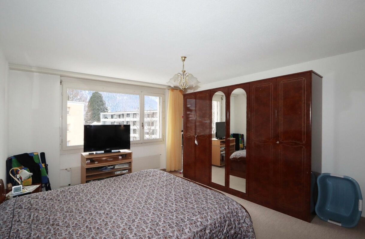 Schlafzimmer mit Schrankwand