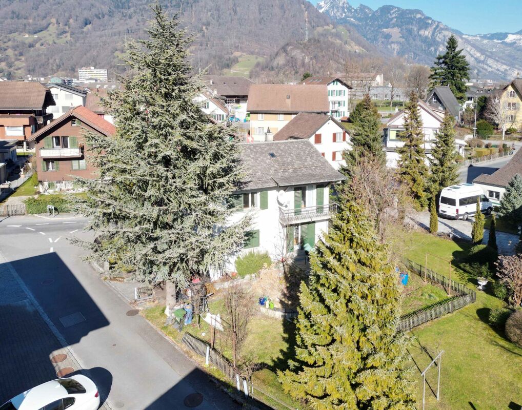 Wohnhaus in alpiner Wohnlage mit Garten