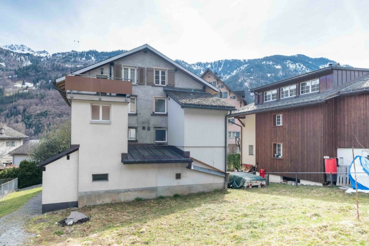 Wohnhaus in Berglage mit Garten