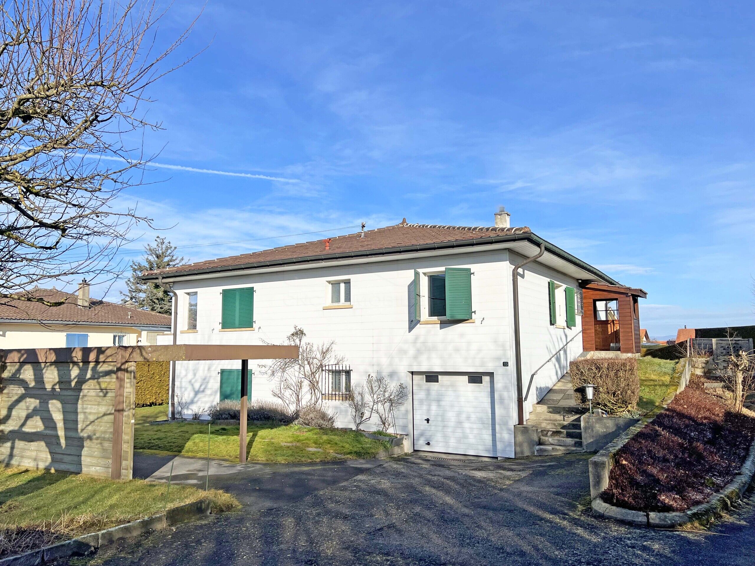Freistehendes Einfamilienhaus mit Garten