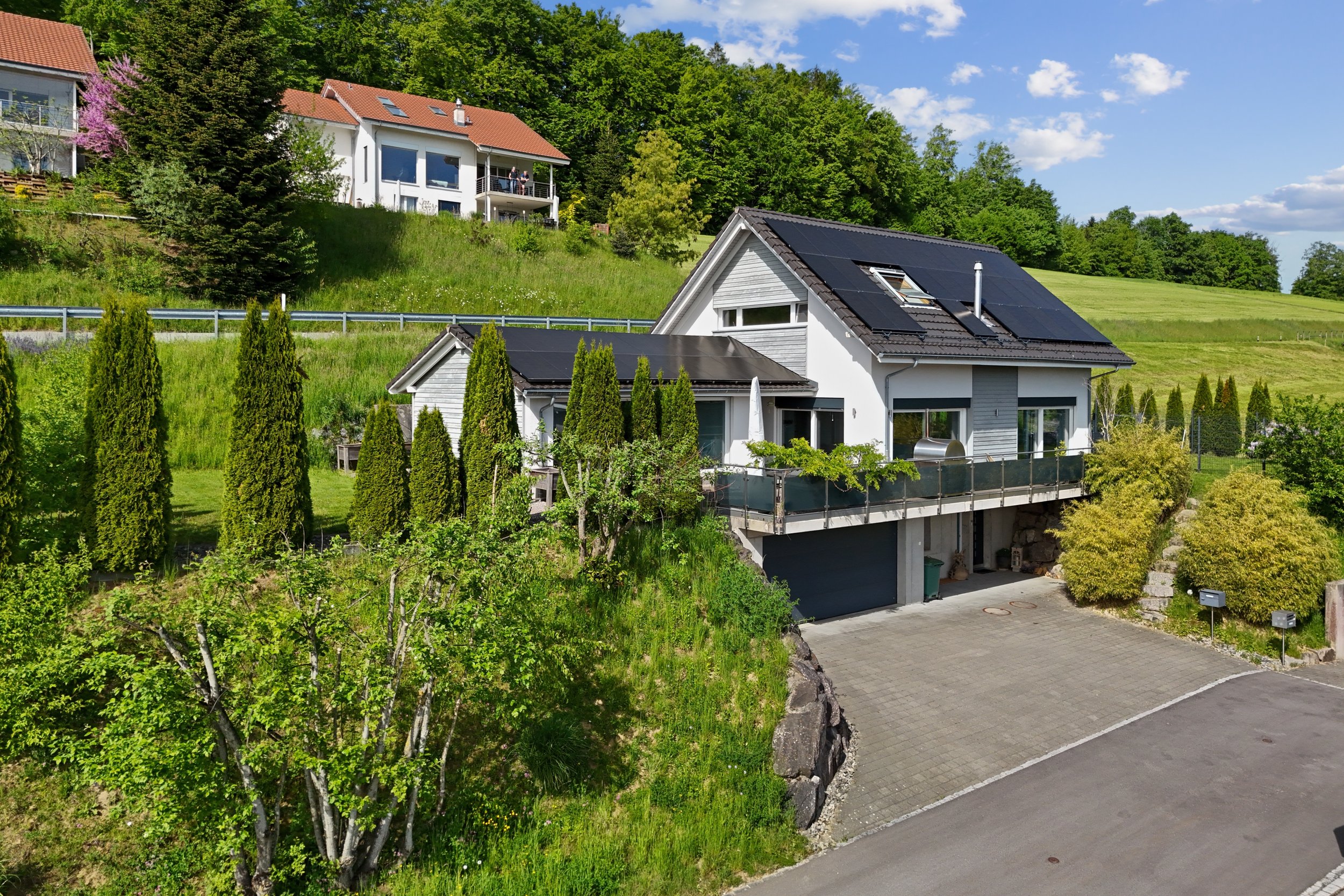 Ländliches Wohnhaus mit Solardach und Gartenlage