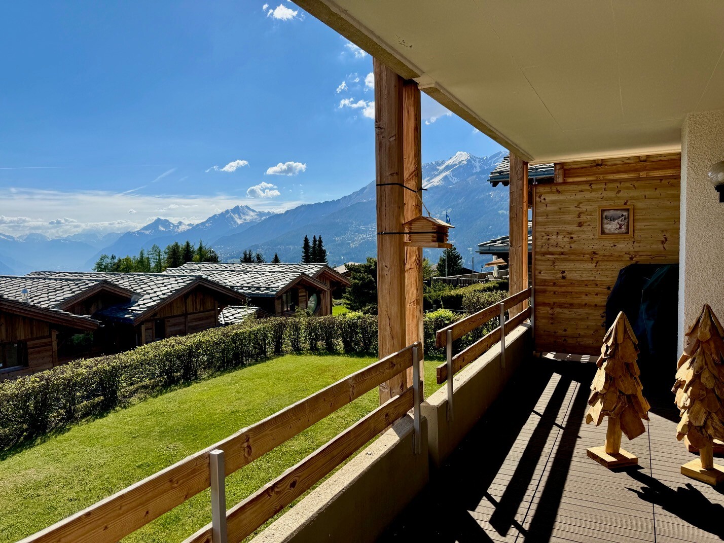 Balkon mit Alpenblick