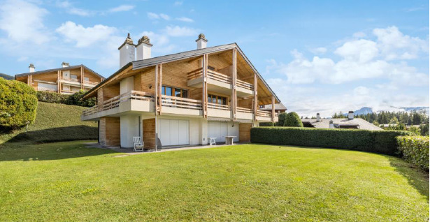 Chaletartiges Wohnhaus mit großem Garten