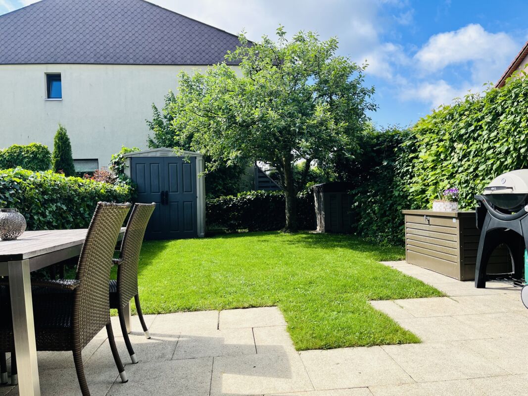 Garten mit Terrasse und Sitzbereich