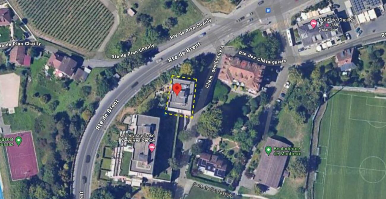Luftbild eines markierten Grundstücks an einer Straßenkreuzung