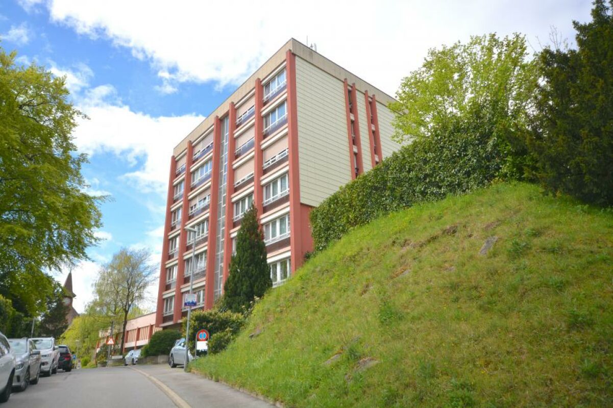 Mehrfamilienhaus an Hanglage
