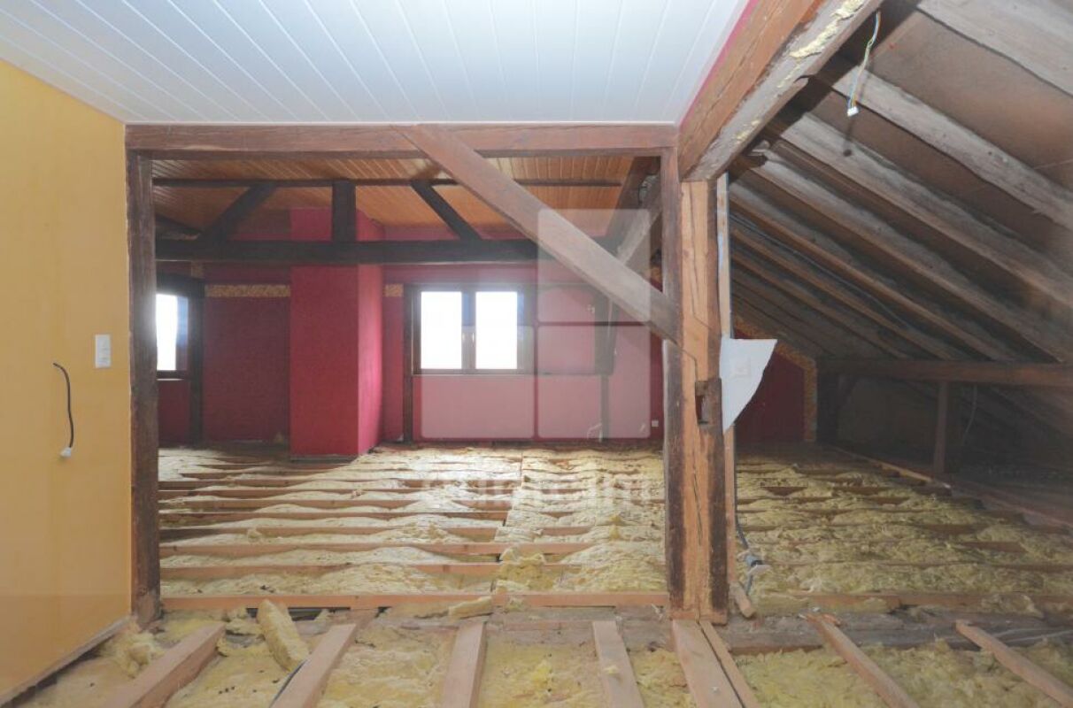 Ausgebauter Dachboden mit sichtbarer Dachkonstruktion