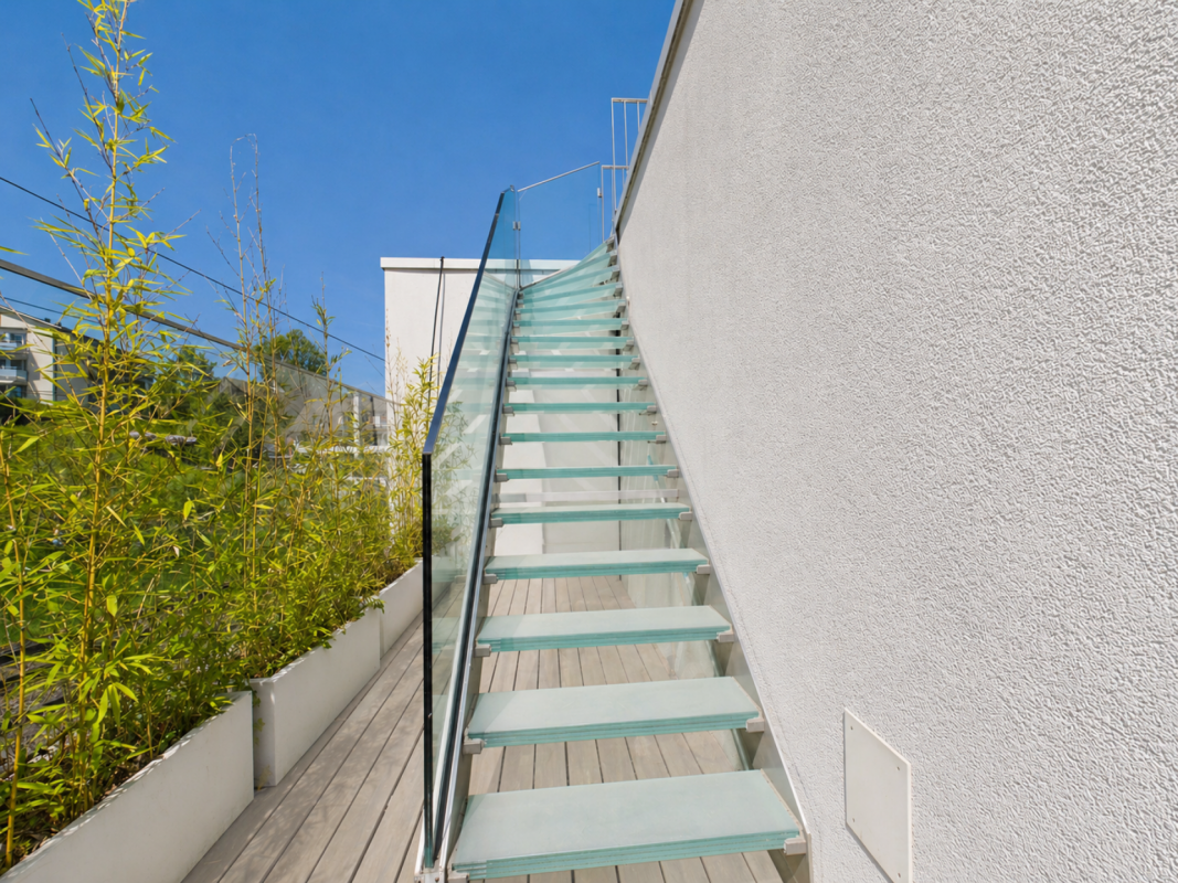Außentreppe mit Glasgeländer