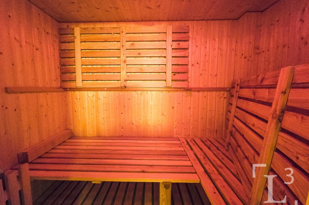 Saunaraum mit Holzverkleidung