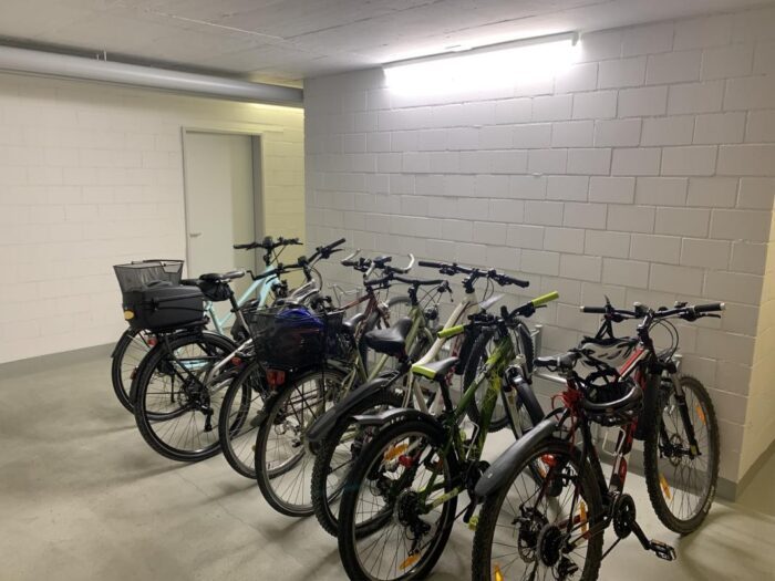 Fahrradkeller mit mehreren Fahrrädern