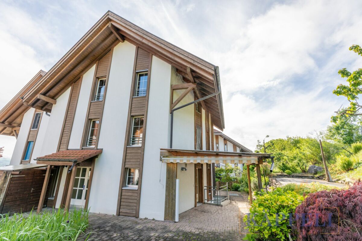 Alpenhaus mit Holzfassade