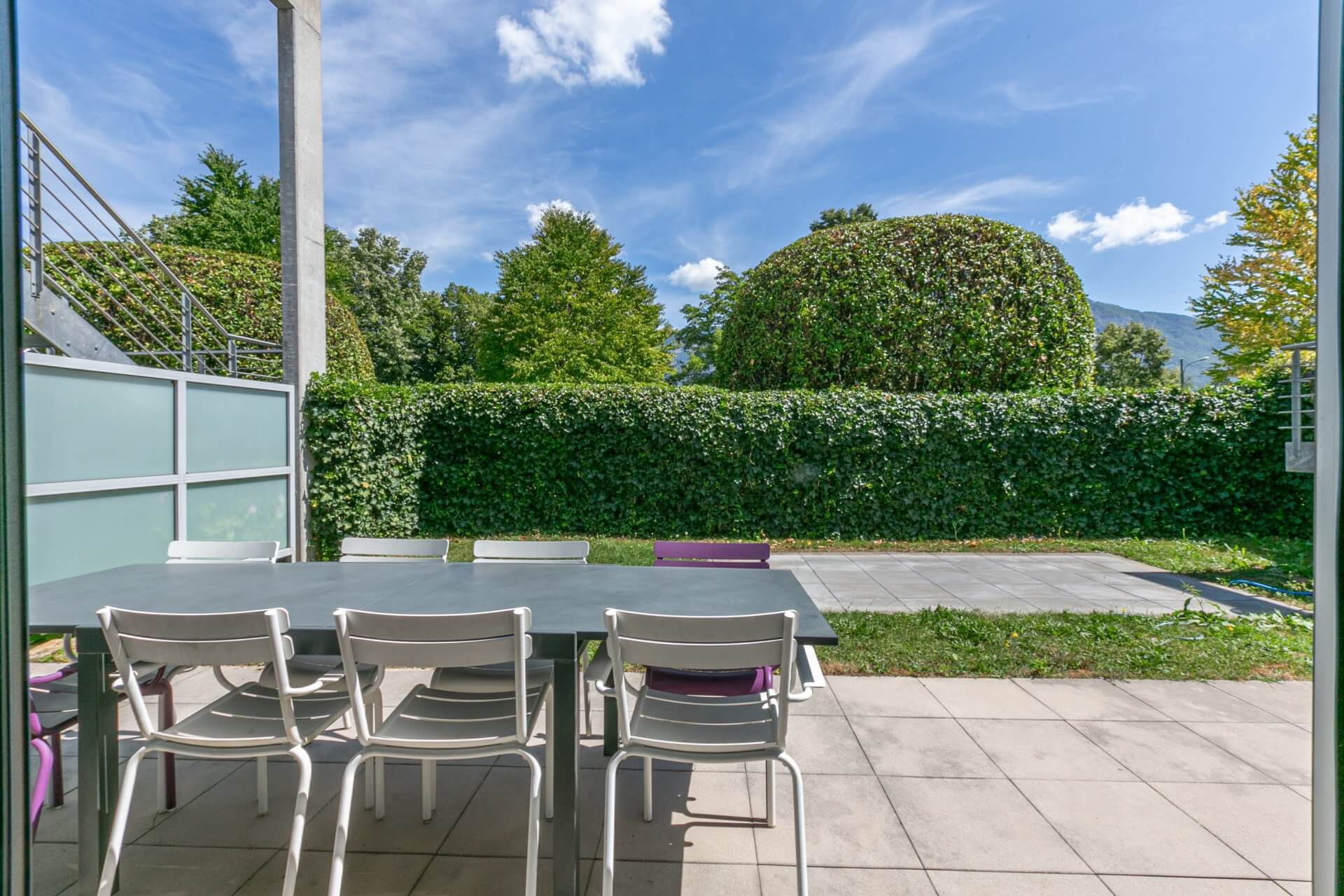 Terrasse mit Gartenblick