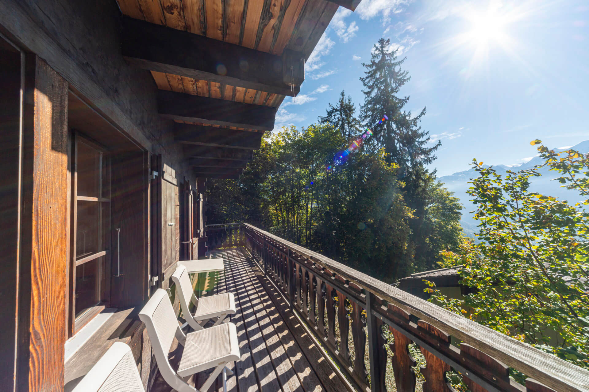 Balkon mit Bergblick