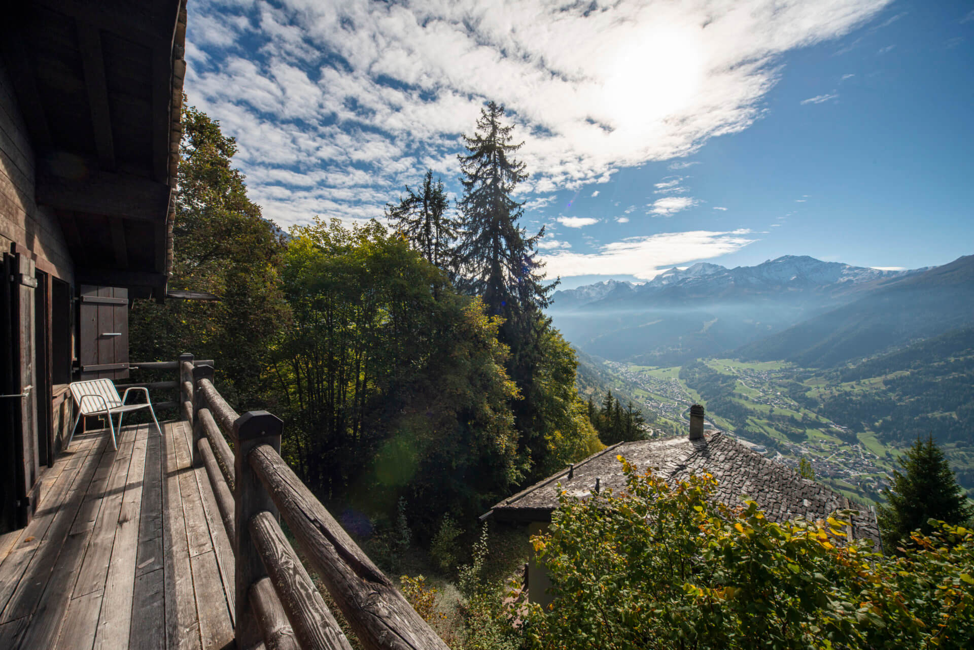 Balkon mit Bergpanorama