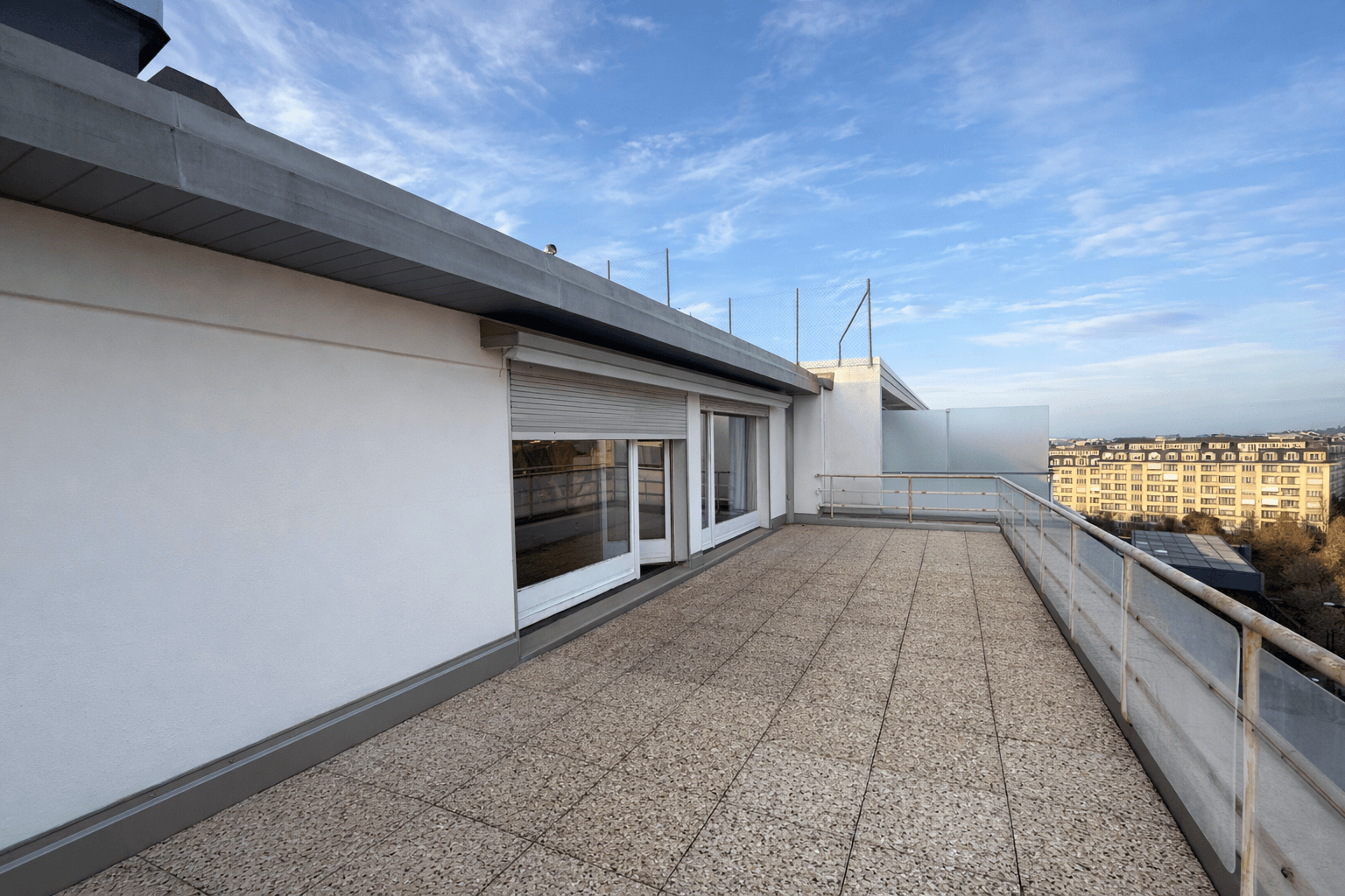 Dachterrasse mit Stadtblick