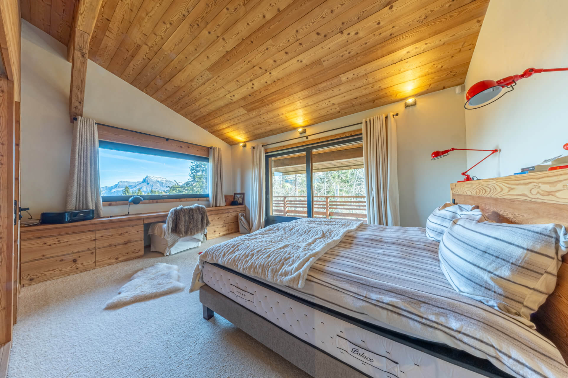 Gemütliches Schlafzimmer im Chalet-Stil