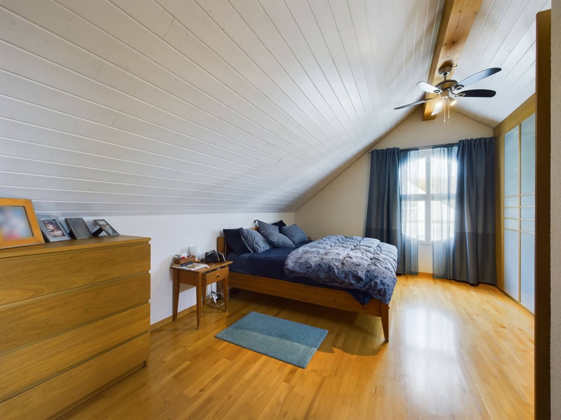 Dachgeschoss-Schlafzimmer