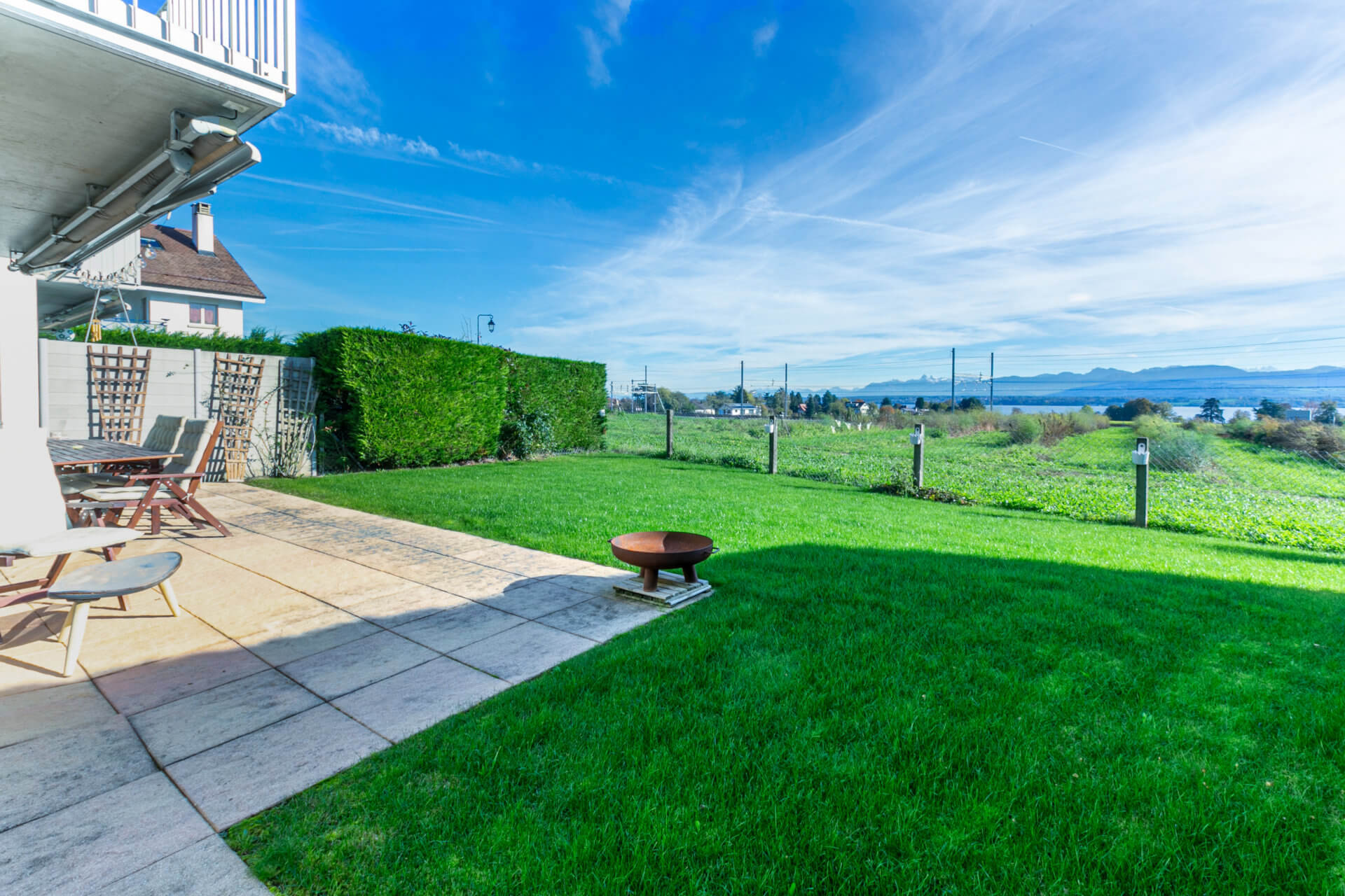 Terrasse mit Garten und Ausblick