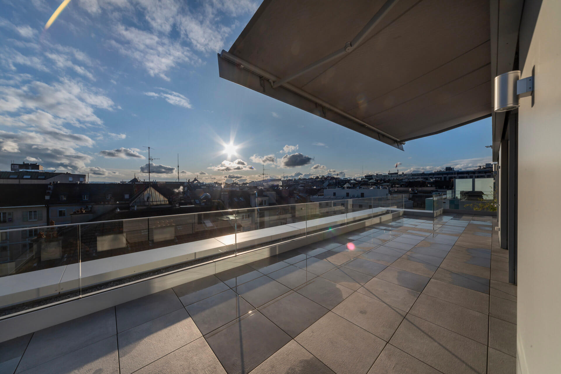 Dachterrasse mit Stadtblick