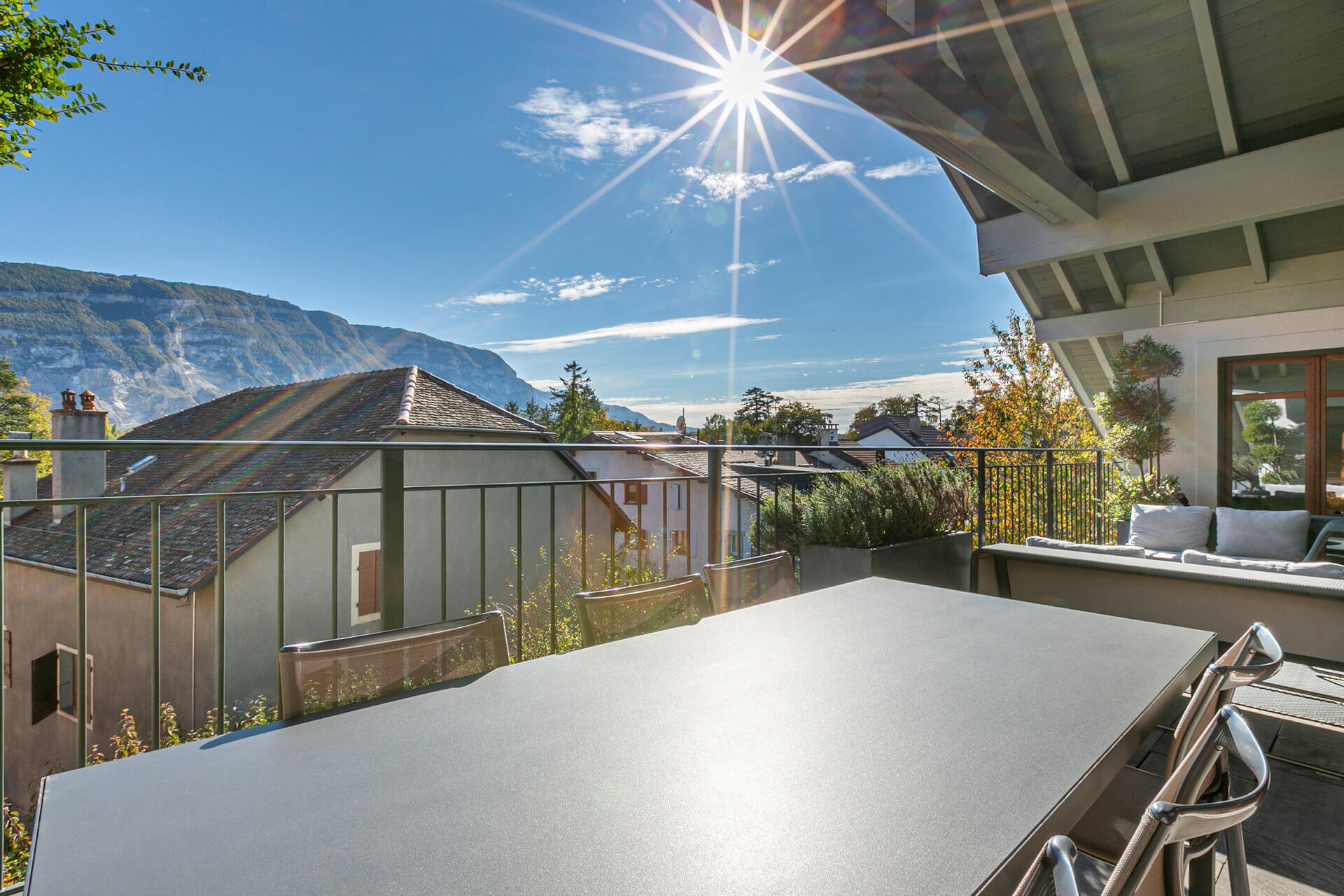 Balkon mit Bergblick