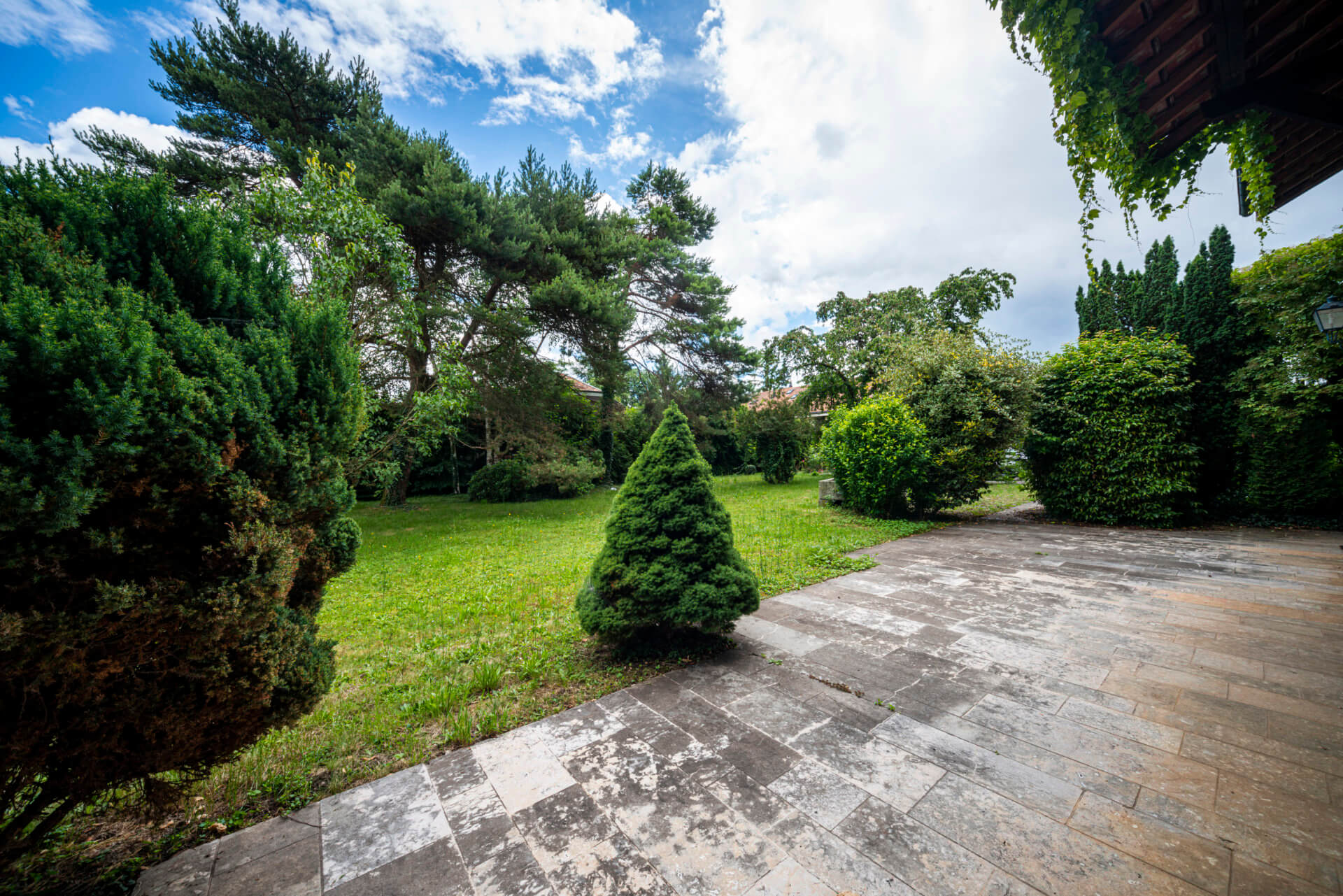 Garten mit Terrasse