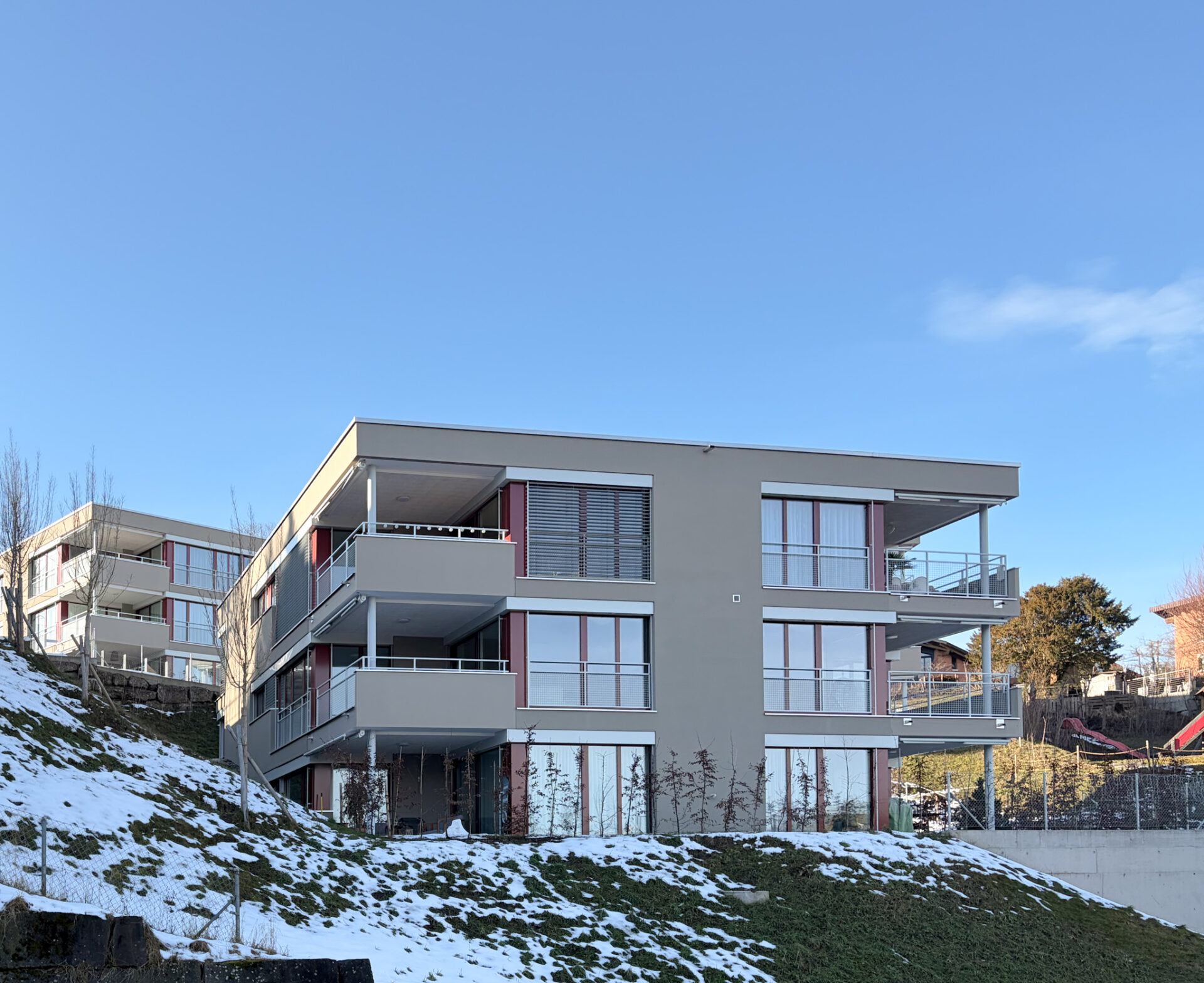 Moderne Wohnanlage mit Balkonen