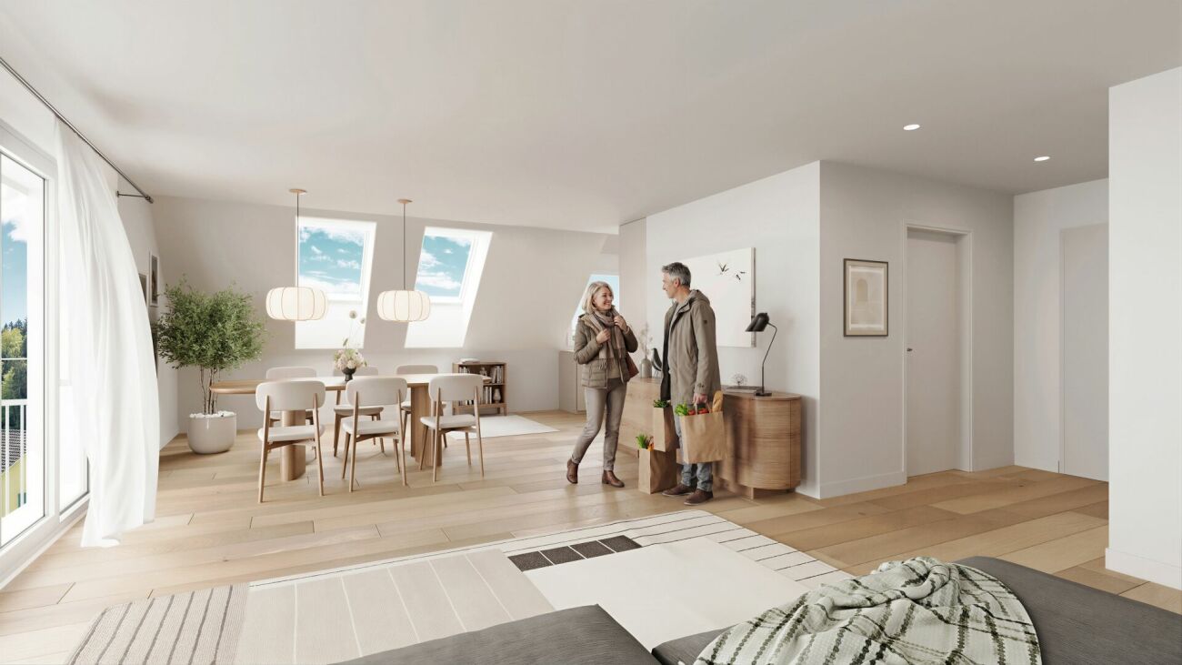 Helles offenes Wohn-Esszimmer unter Dachschrägen