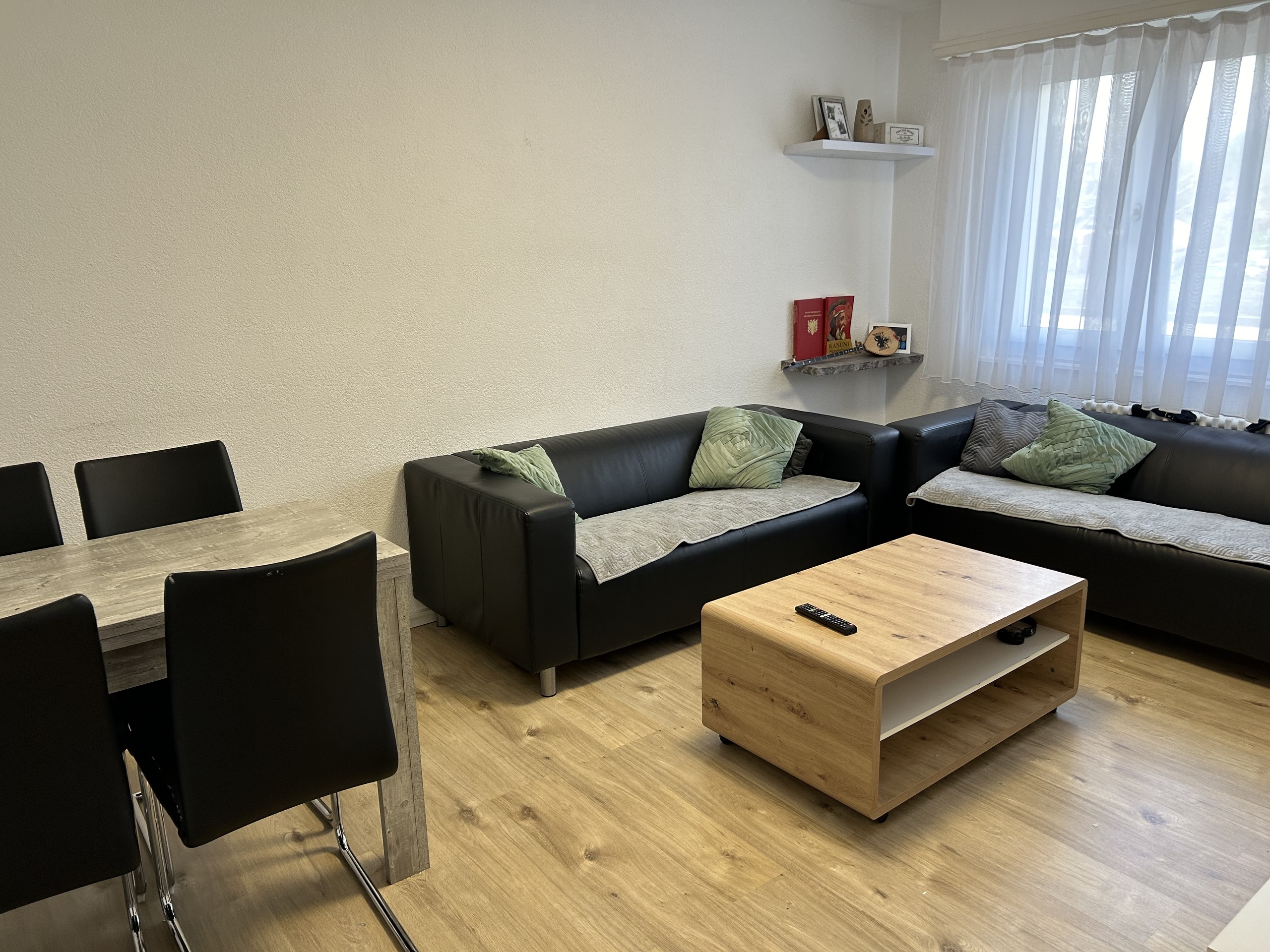 Wohnzimmer mit Essbereich