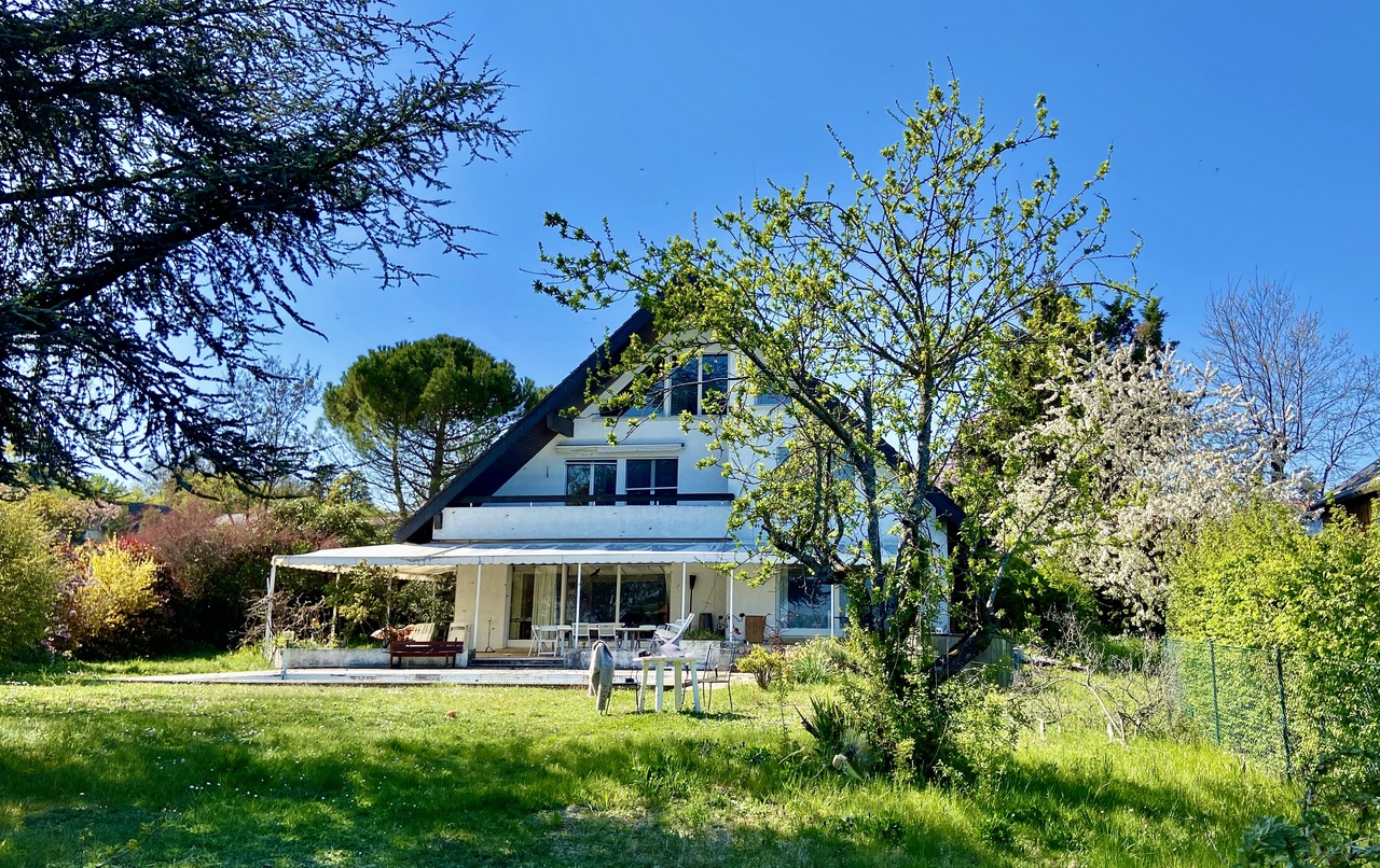 Einfamilienhaus mit Garten und Terrasse