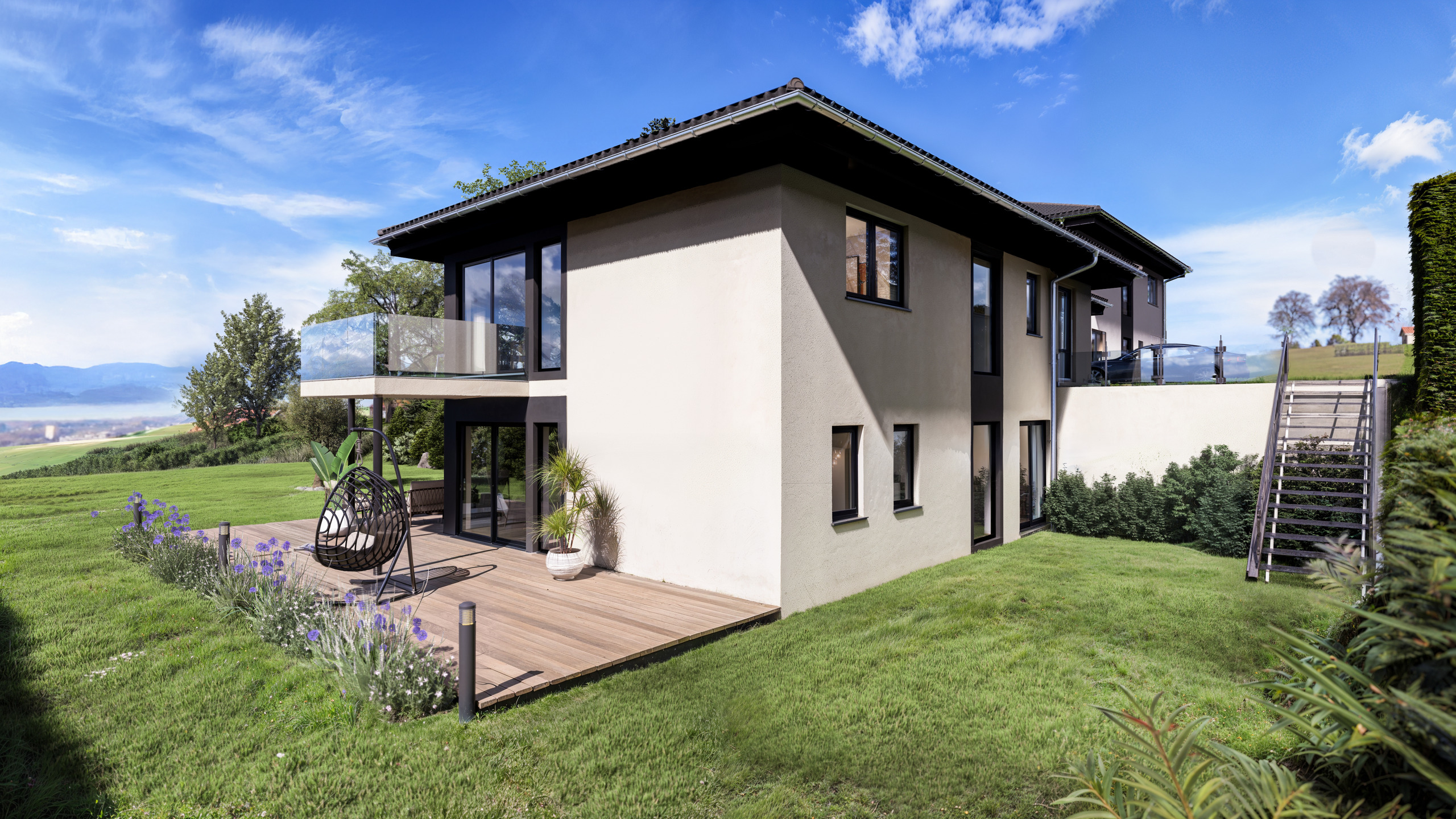 Modernes Einfamilienhaus mit Garten und Terrasse