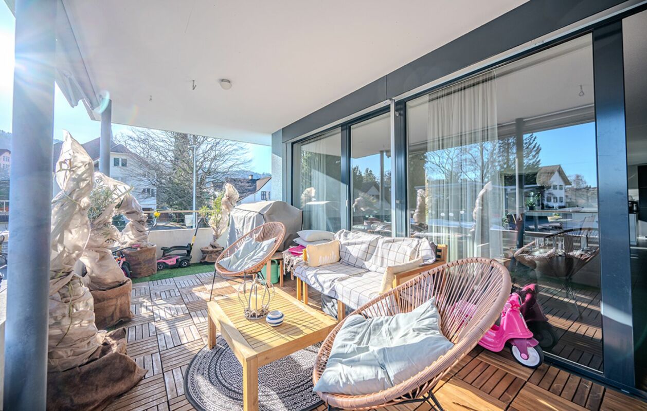 Überdachte Terrasse mit Sitzgruppe