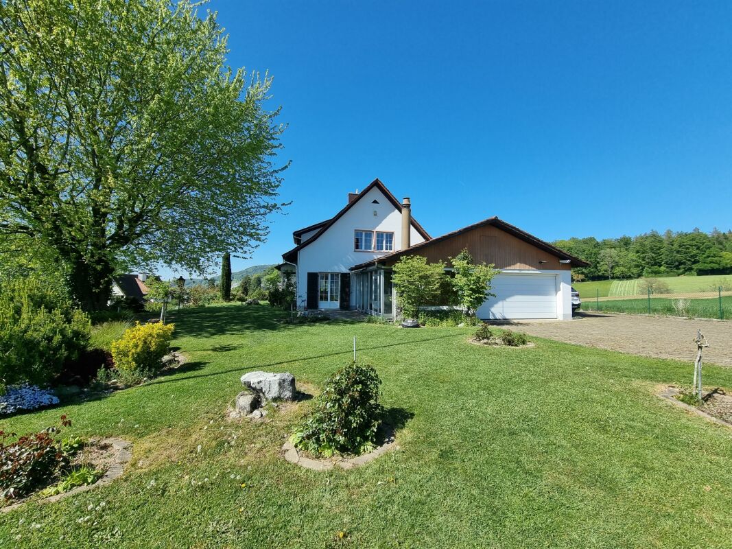 Einfamilienhaus mit großem Garten