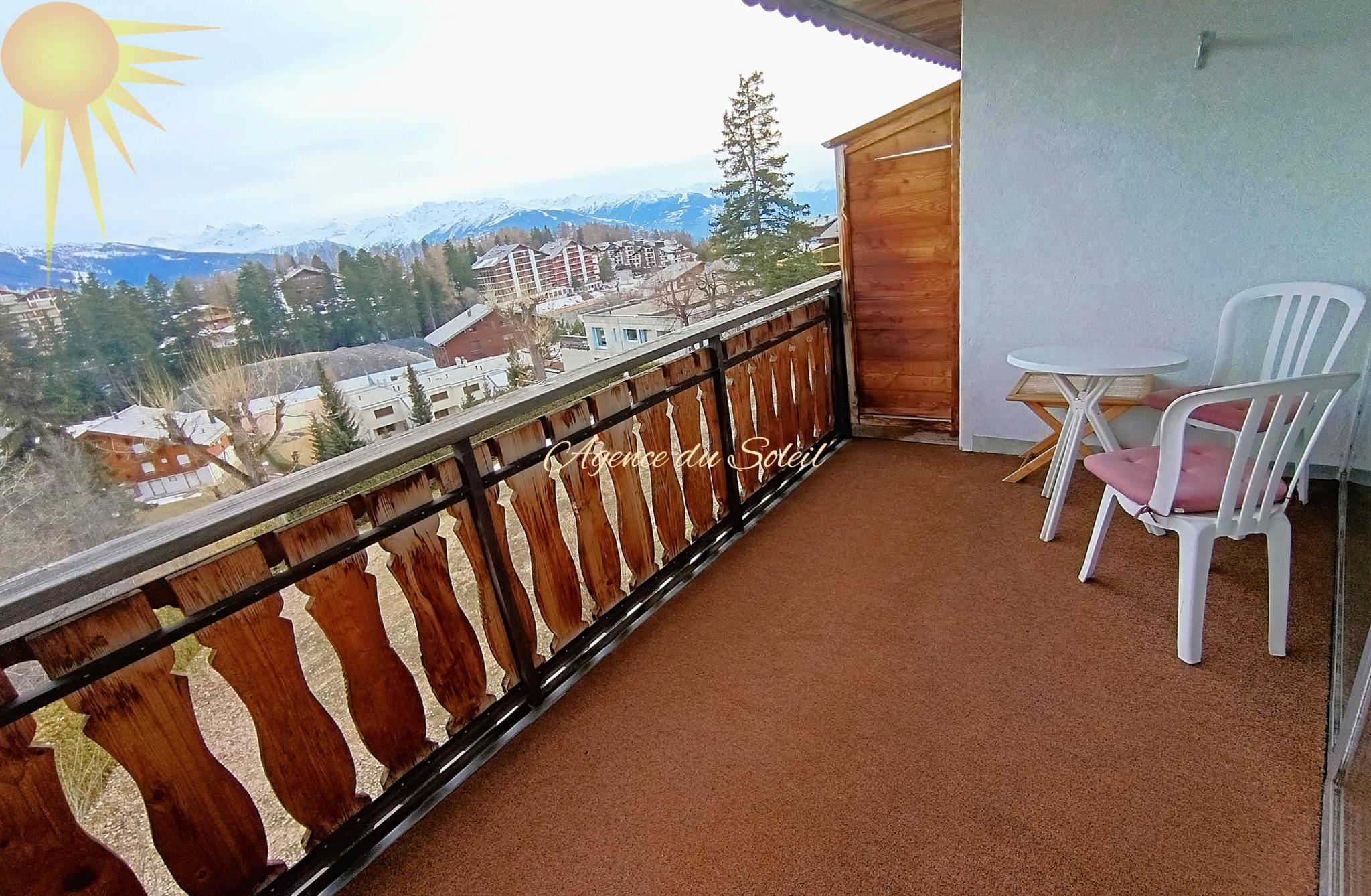 Balkon mit Bergblick