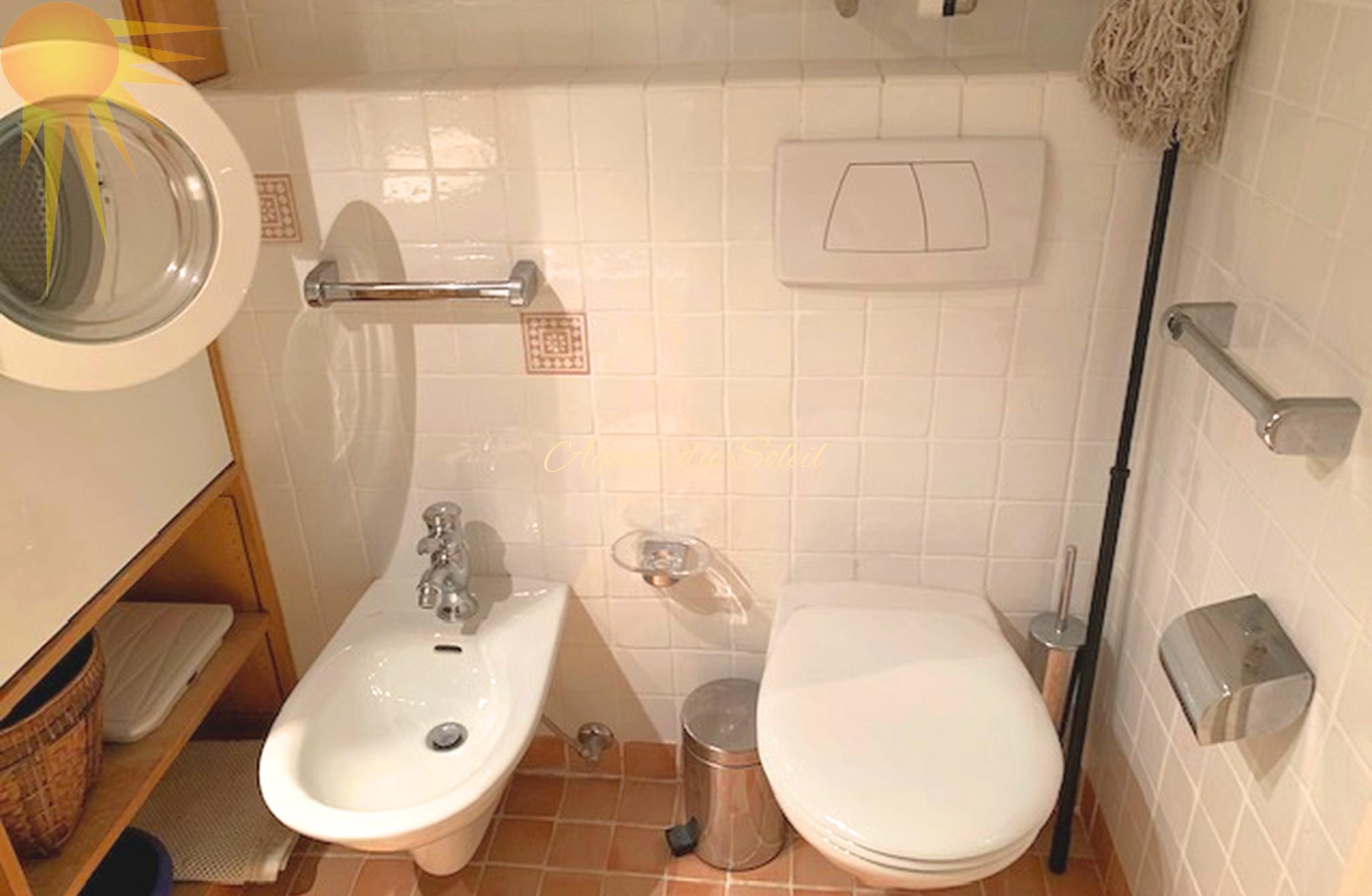 Kleines WC mit Bidet