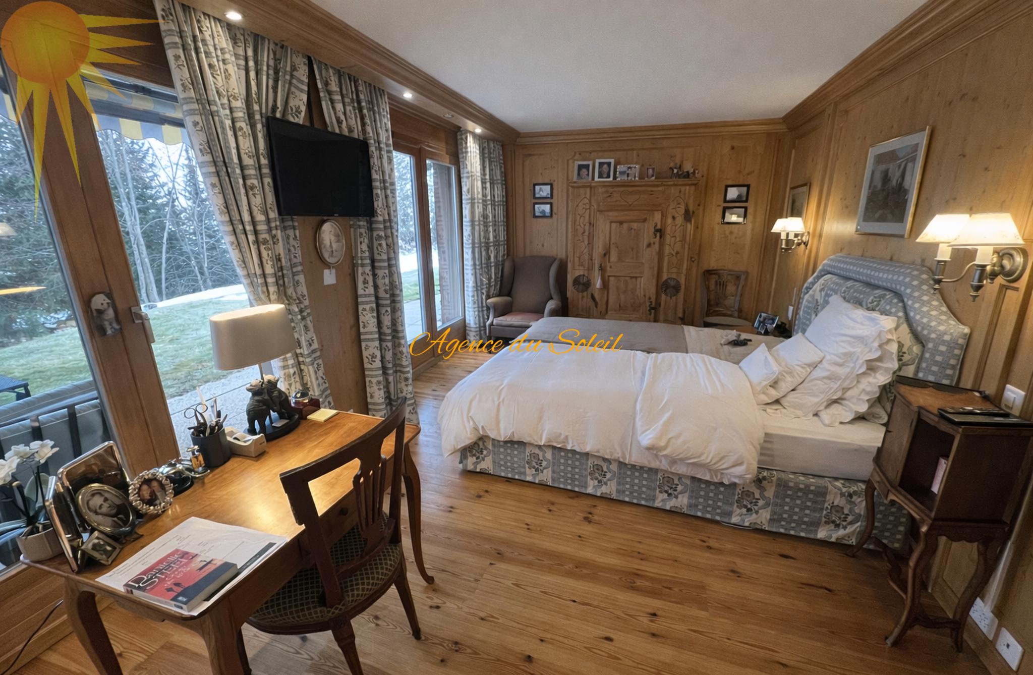 Gemütliches Schlafzimmer im rustikal-alpinen Stil