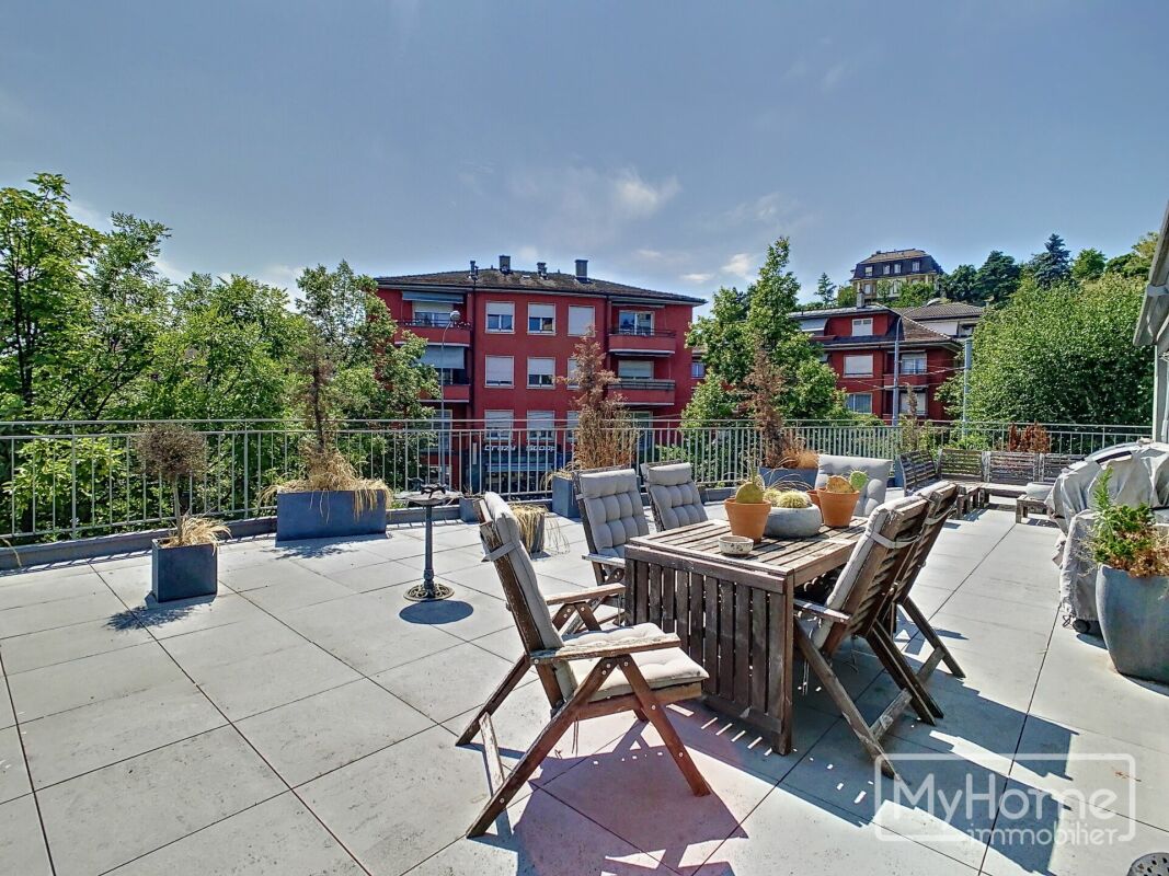Wunderschöne Penthouse-Wohnung in idealer Lage mit großer Terrasse – Lausanne