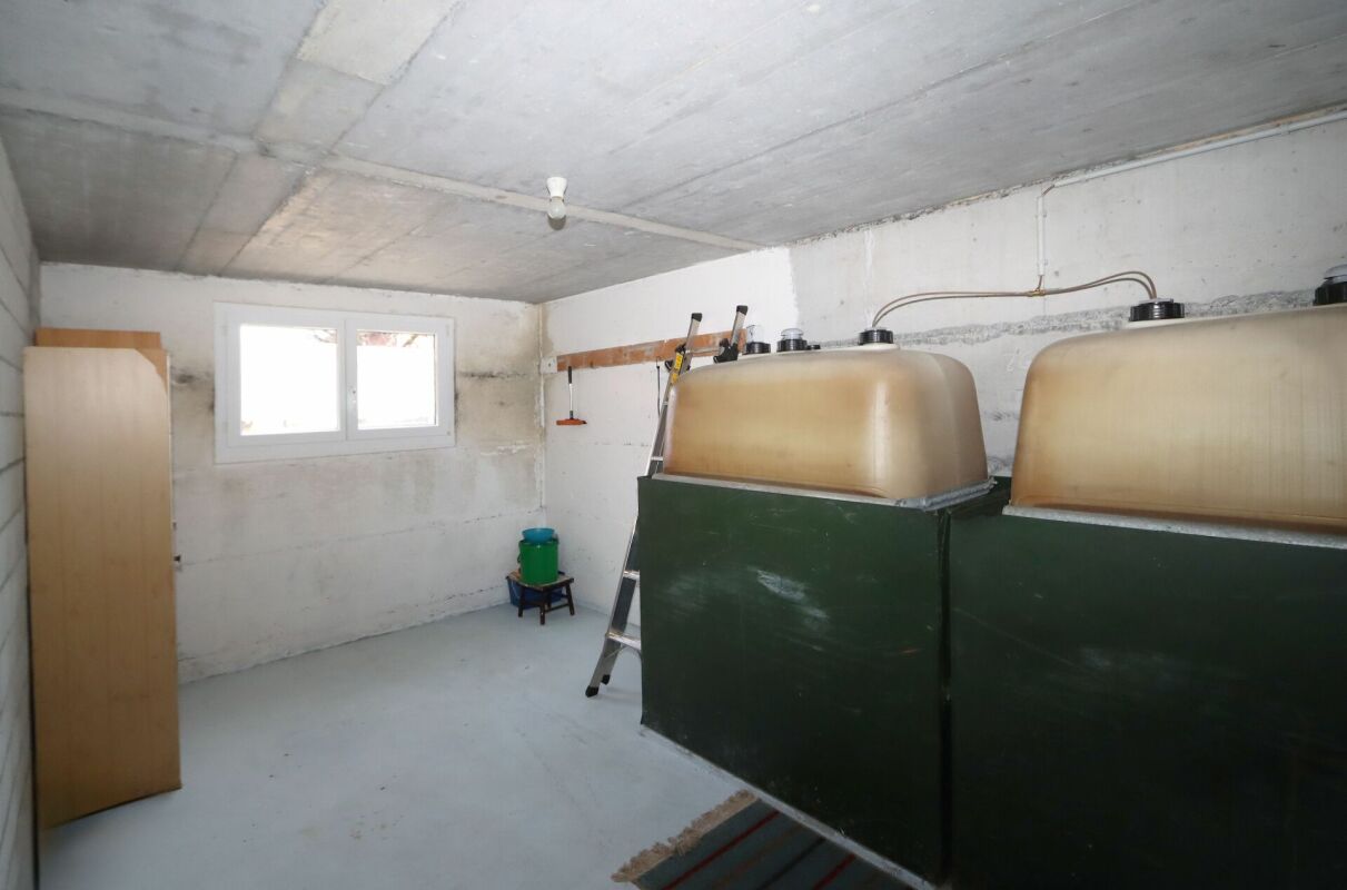 Kellerraum mit Technik und Tanks